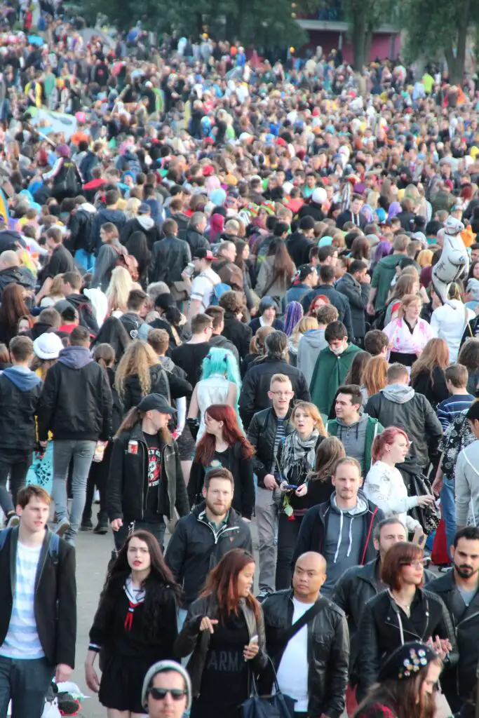 Overpopulation in many major urban centres around the world is a major problem IELTS essay 
